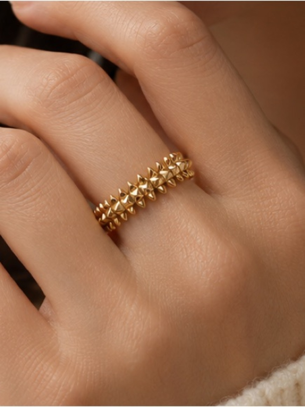 Textured Gold Spike Stackable Ring 

SIZE: 7, 8 available
